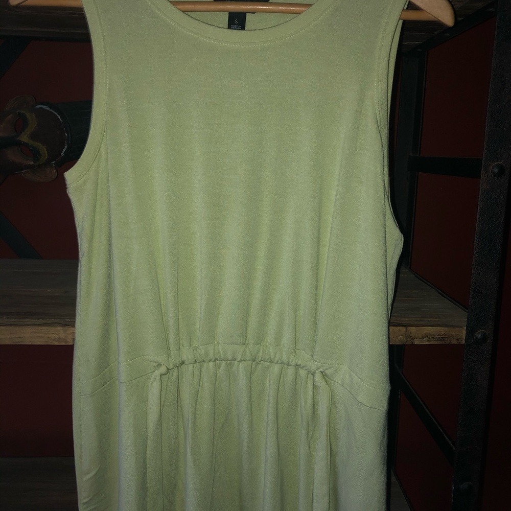 SOLD!!!!NWT-Simply Vera Wang Sage Green Top